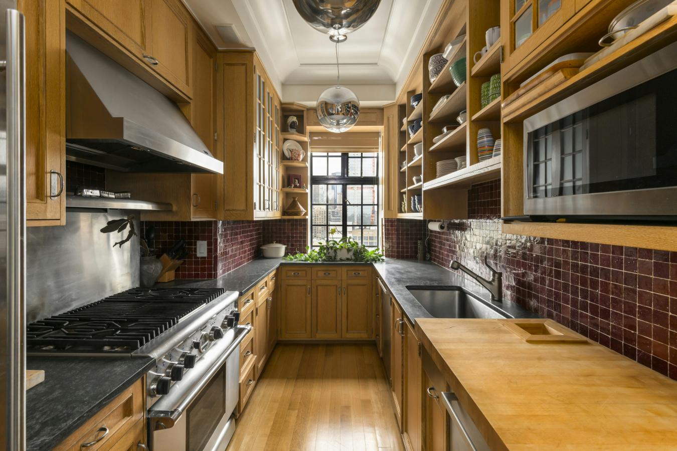 New York, New York, 10023, United States, 3 Bedrooms Bedrooms, ,2 BathroomsBathrooms,Residential,For Sale,1908983