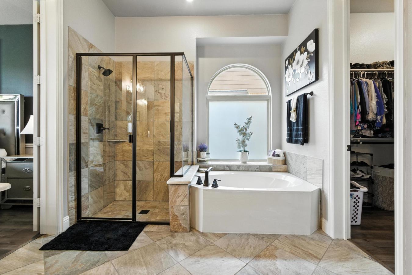 Little Elm, Texas, 75068, United States, 5 Bedrooms Bedrooms, ,4 BathroomsBathrooms,Residential,For Sale,1912971