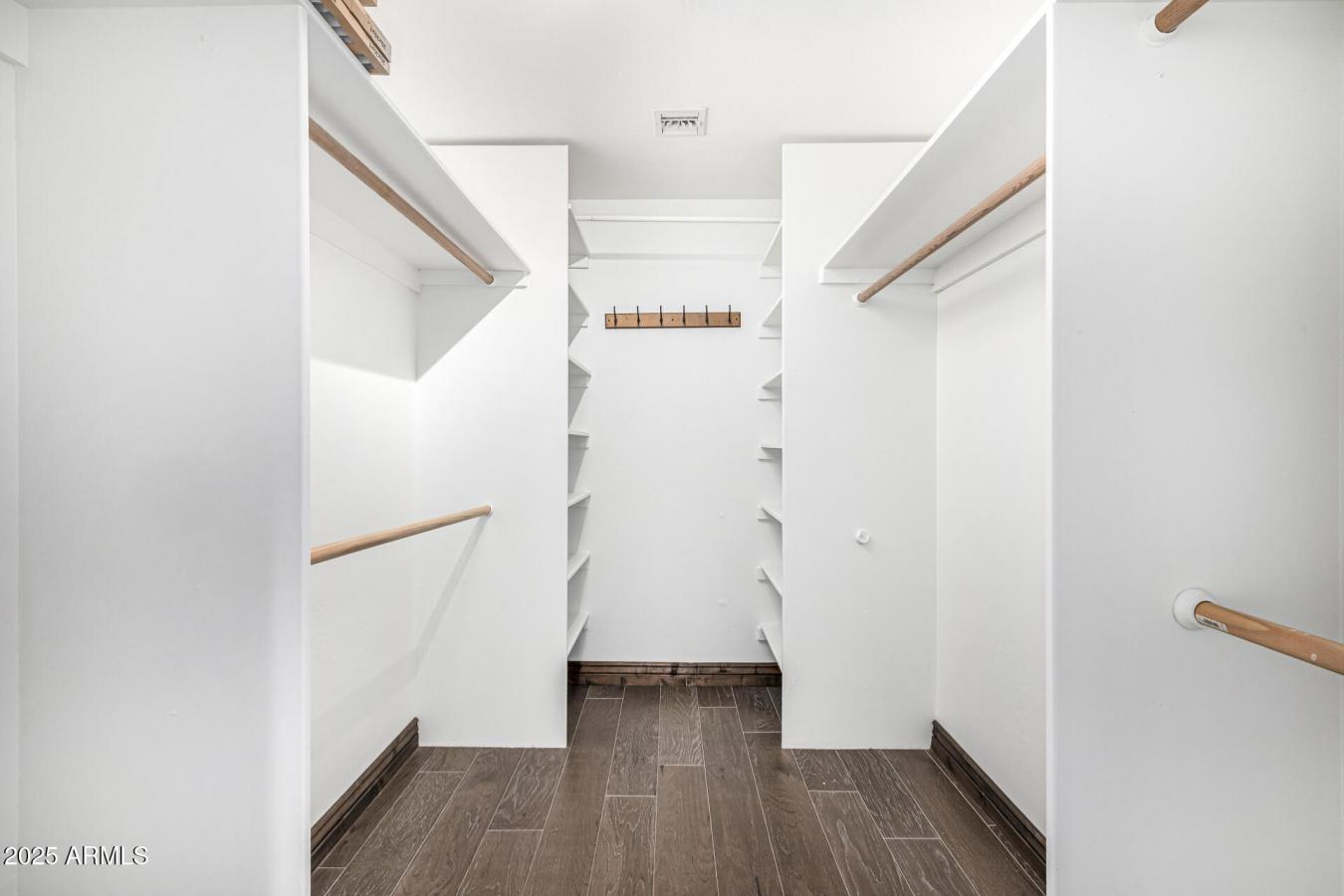 Phoenix, Maricopa, 85023, United States, 4 Bedrooms Bedrooms, ,4 BathroomsBathrooms,Residential,For Sale,1909772