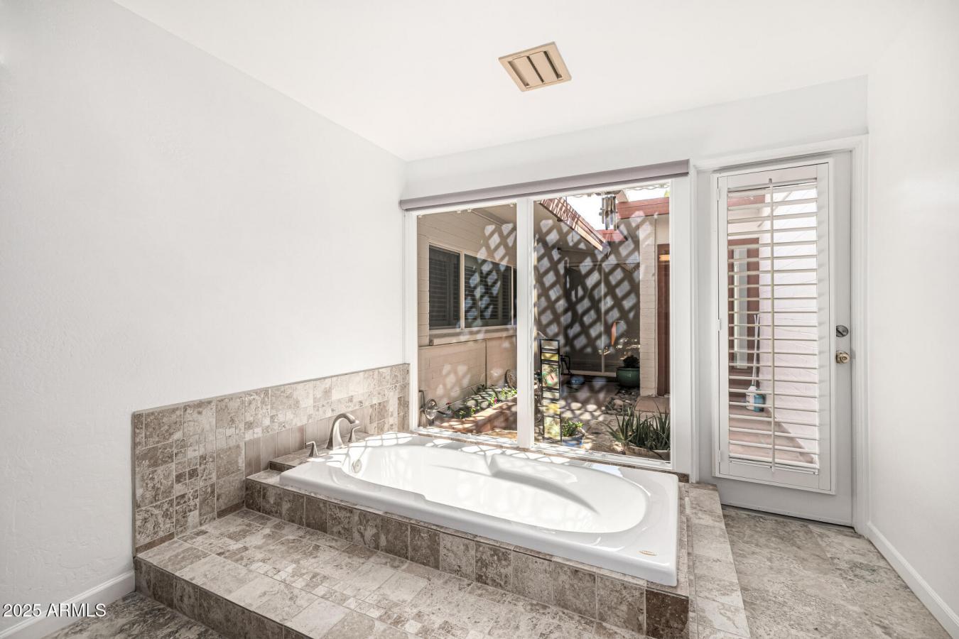 Phoenix, Maricopa, 85023, United States, 4 Bedrooms Bedrooms, ,4 BathroomsBathrooms,Residential,For Sale,1909772