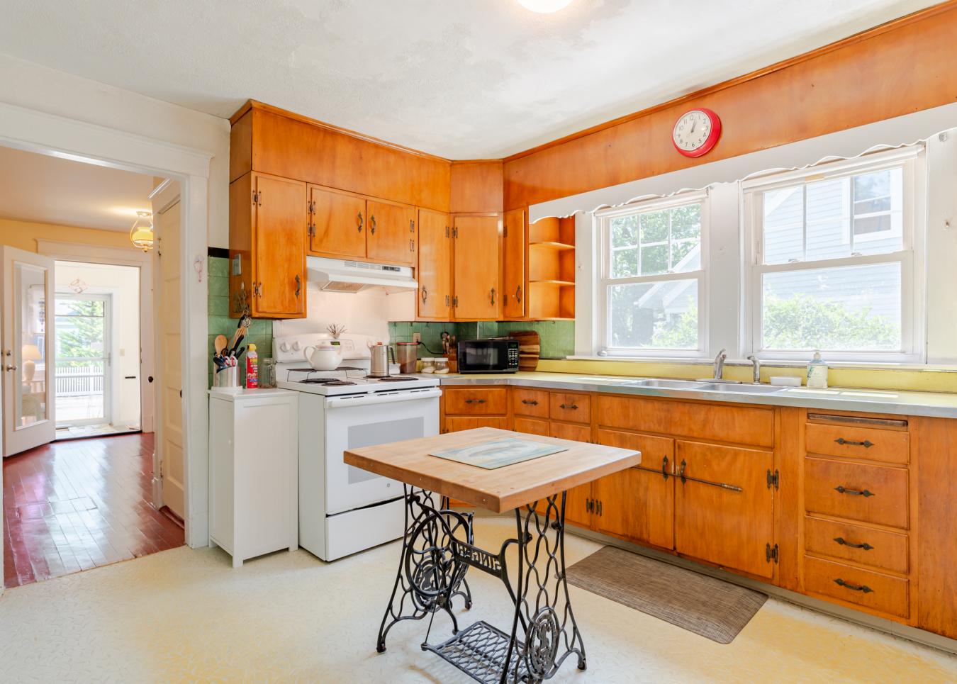 South Portland, Cumberland, 04106, United States, 3 Bedrooms Bedrooms, ,1 BathroomBathrooms,Residential,For Sale,1909770