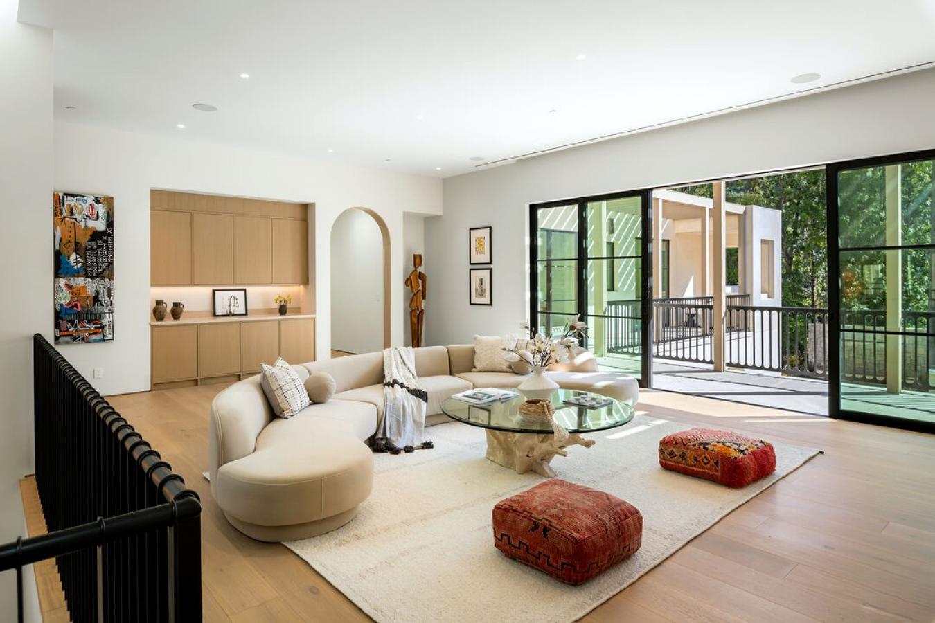Beverly Hills, California, 90210, United States, 9 Bedrooms Bedrooms, ,14 BathroomsBathrooms,Residential,For Sale,1912970