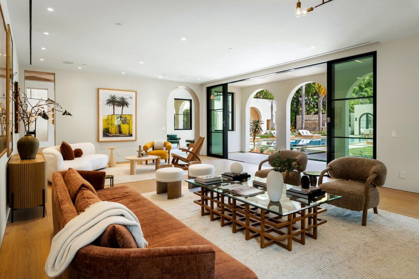 Beverly Hills, California, 90210, United States, 9 Bedrooms Bedrooms, ,14 BathroomsBathrooms,Residential,For Sale,1912970