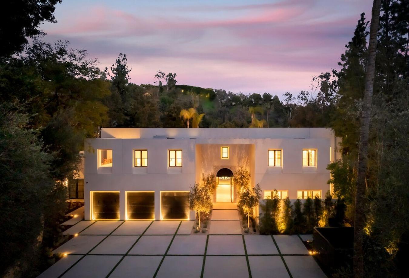 Beverly Hills, California, 90210, United States, 9 Bedrooms Bedrooms, ,14 BathroomsBathrooms,Residential,For Sale,1912970