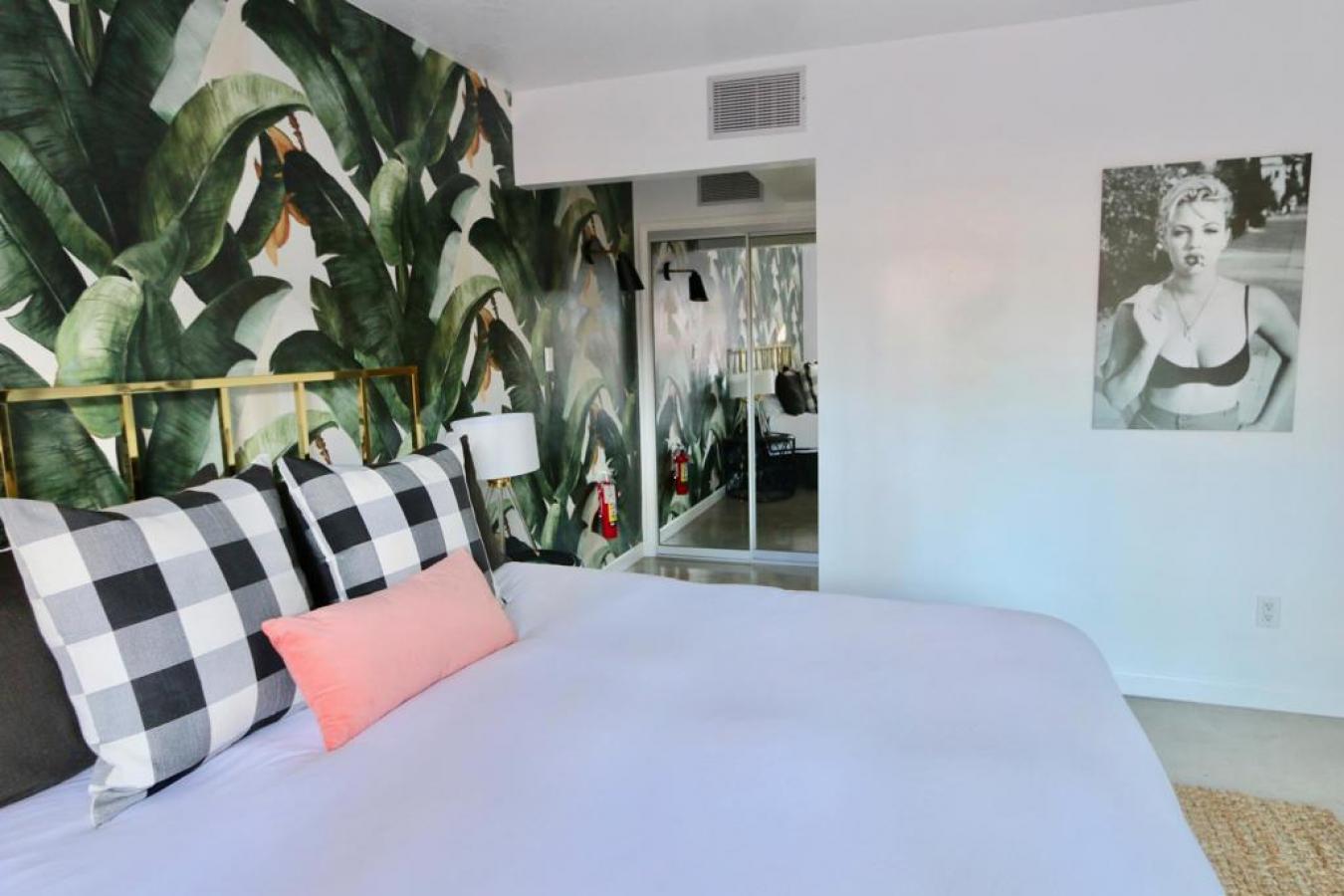 Palm Springs, Riverside, 92264, United States, 9 Bedrooms Bedrooms, ,9 BathroomsBathrooms,Residential,For Sale,1909766