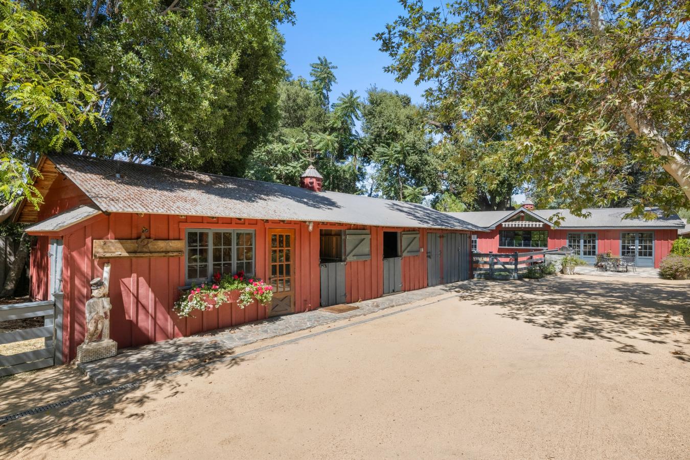 Encino, California, 91316, United States, 12 Bedrooms Bedrooms, ,17 BathroomsBathrooms,Residential,For Sale,1908969