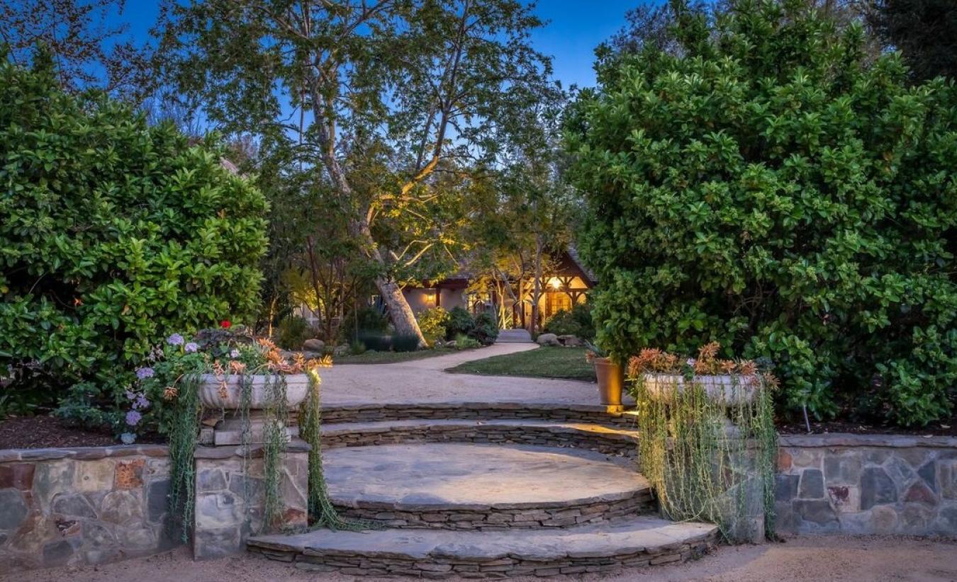 Encino, California, 91316, United States, 12 Bedrooms Bedrooms, ,17 BathroomsBathrooms,Residential,For Sale,1908969