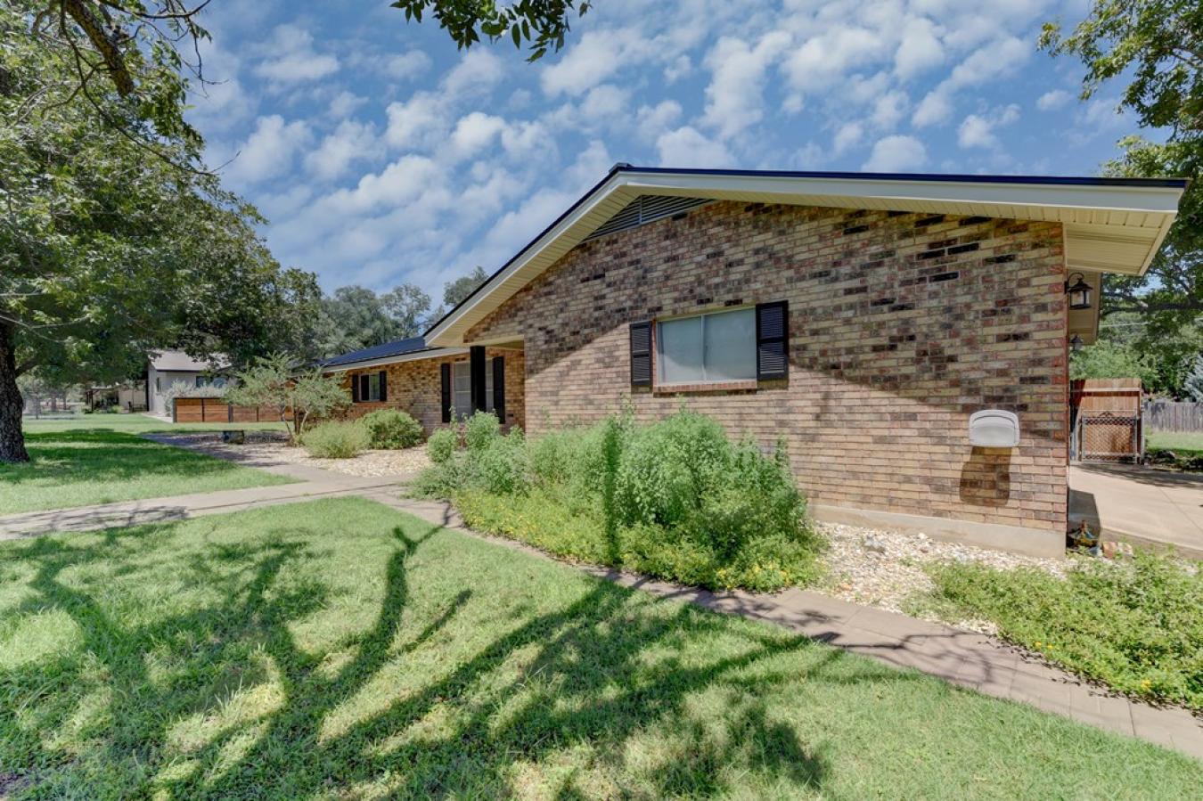 Fredericksburg, Gillespie, 78624, United States, 3 Bedrooms Bedrooms, ,2 BathroomsBathrooms,Residential,For Sale,1910067