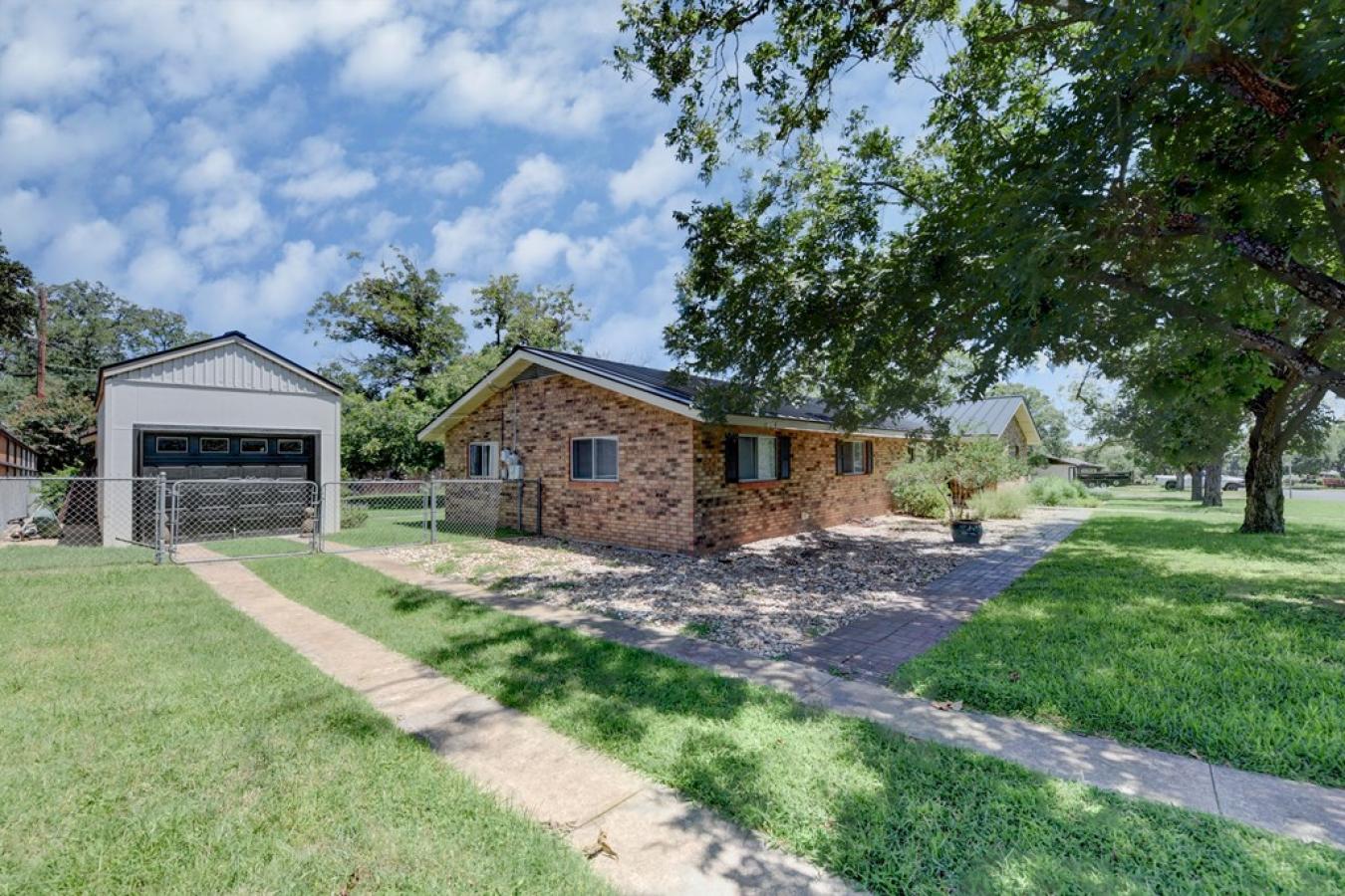 Fredericksburg, Gillespie, 78624, United States, 3 Bedrooms Bedrooms, ,2 BathroomsBathrooms,Residential,For Sale,1910067