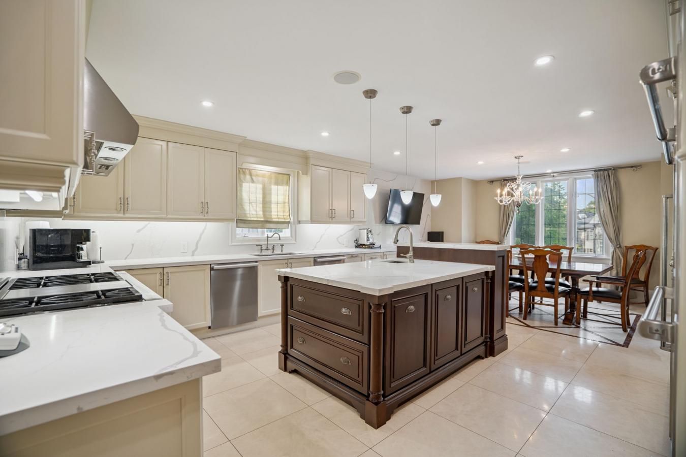 Toronto, ON, M5P 2R5, Canada, ,5 BathroomsBathrooms,Residential,For Sale,1909755