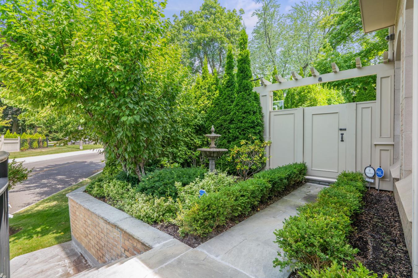 Toronto, ON, M5P 2R5, Canada, ,5 BathroomsBathrooms,Residential,For Sale,1909755