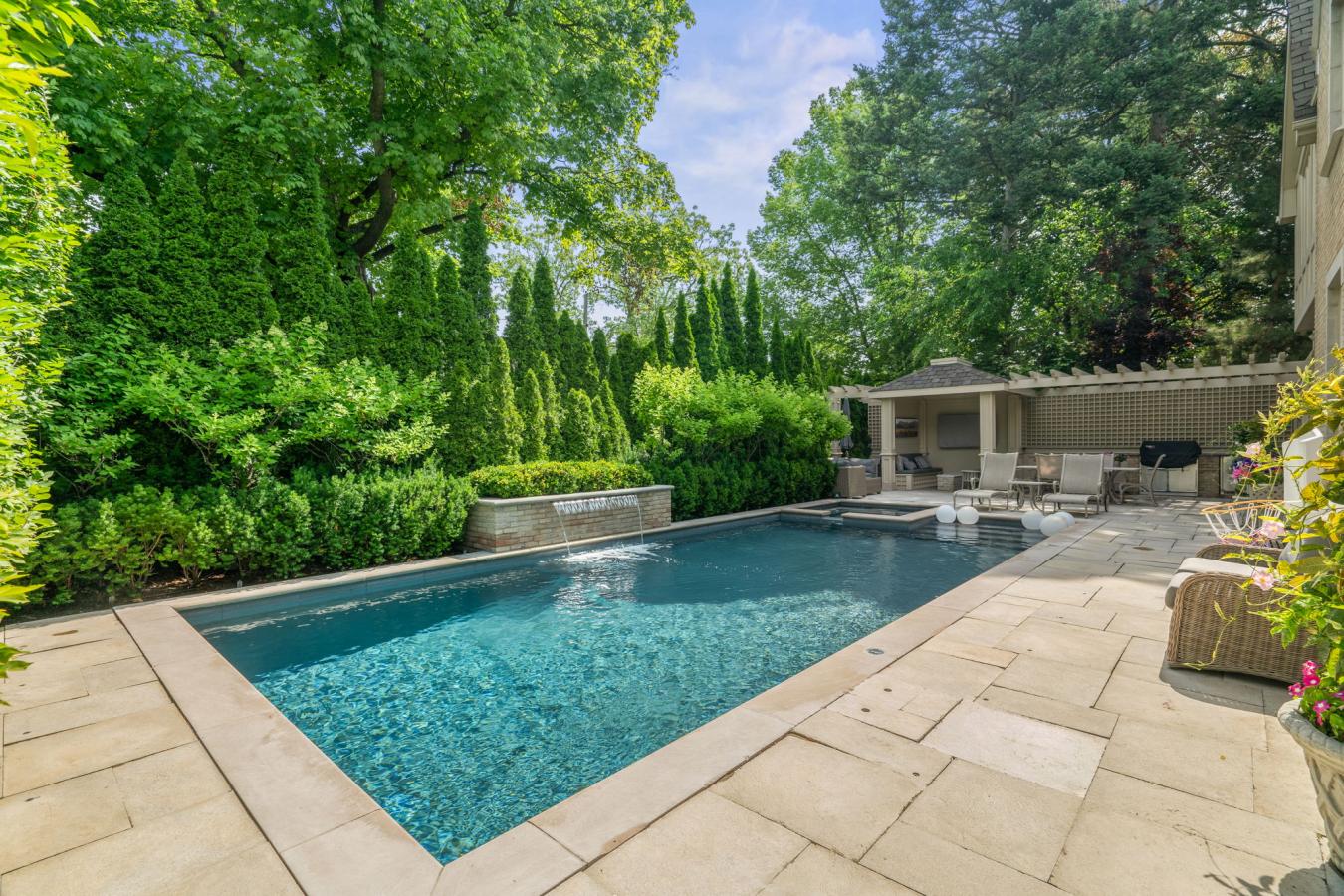 Toronto, ON, M5P 2R5, Canada, ,5 BathroomsBathrooms,Residential,For Sale,1909755