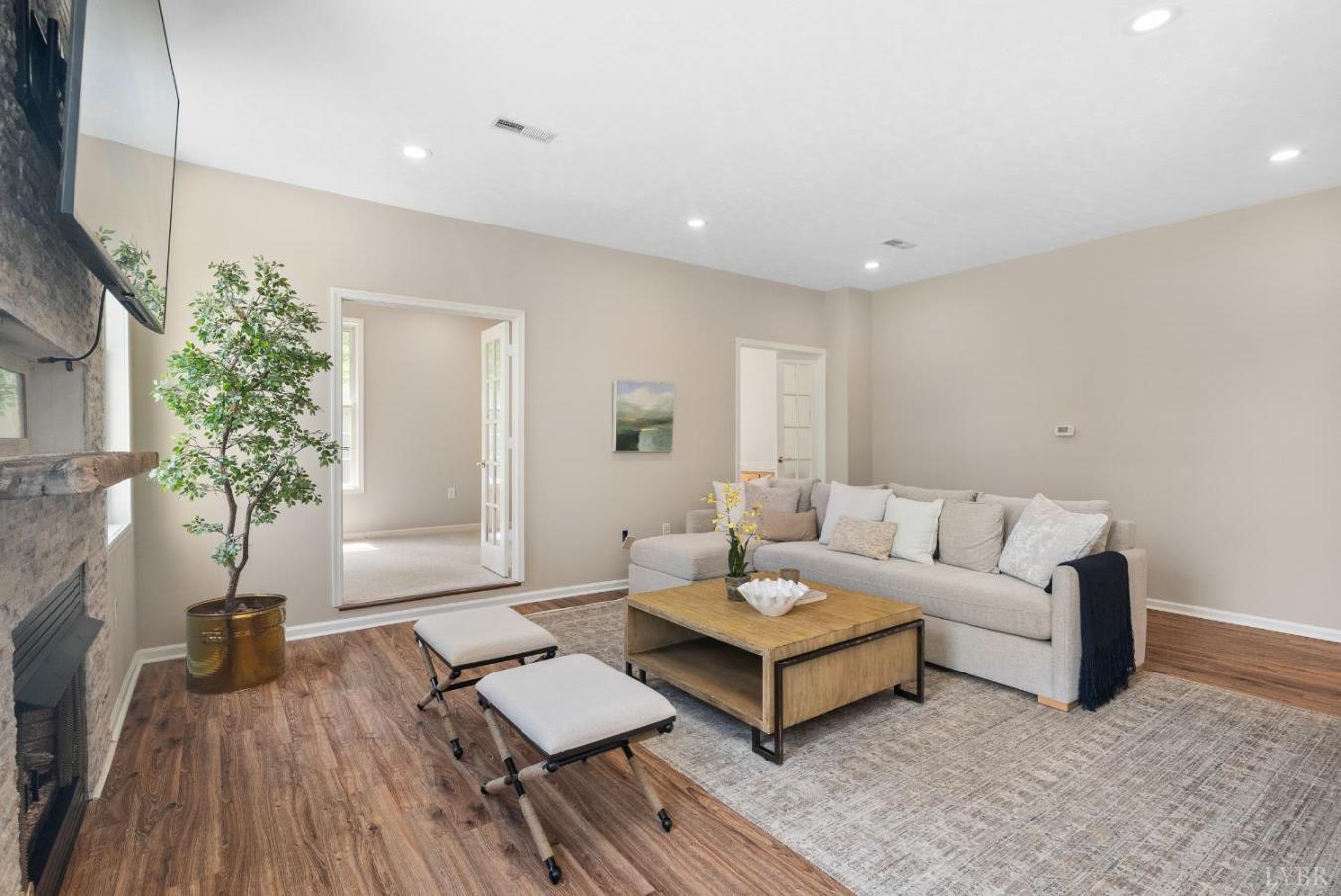 Appomattox, Appomattox, 24522, United States, 5 Bedrooms Bedrooms, ,5 BathroomsBathrooms,Residential,For Sale,1963367