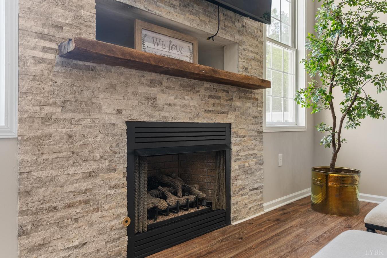 Appomattox, Appomattox, 24522, United States, 5 Bedrooms Bedrooms, ,5 BathroomsBathrooms,Residential,For Sale,1963367