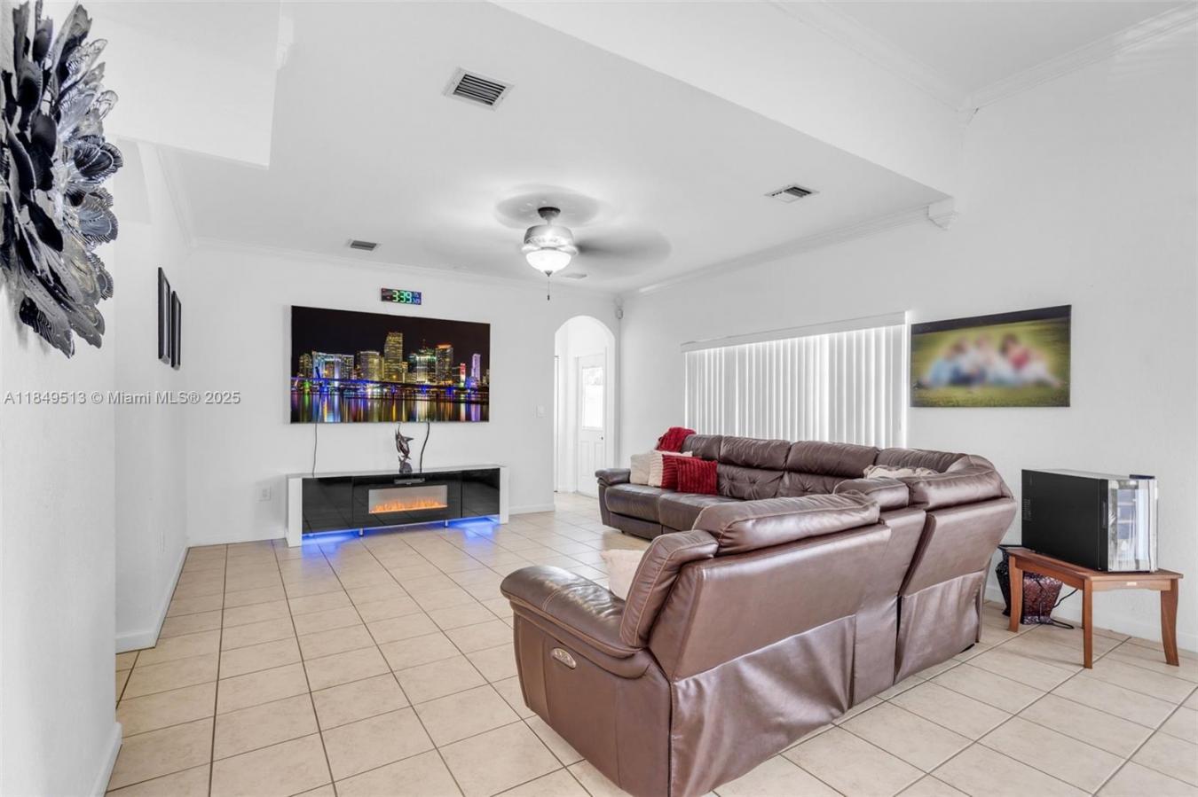 Miami, Miami-Dade County, 33185, United States, 4 Bedrooms Bedrooms, ,3 BathroomsBathrooms,Residential,For Sale,1910059