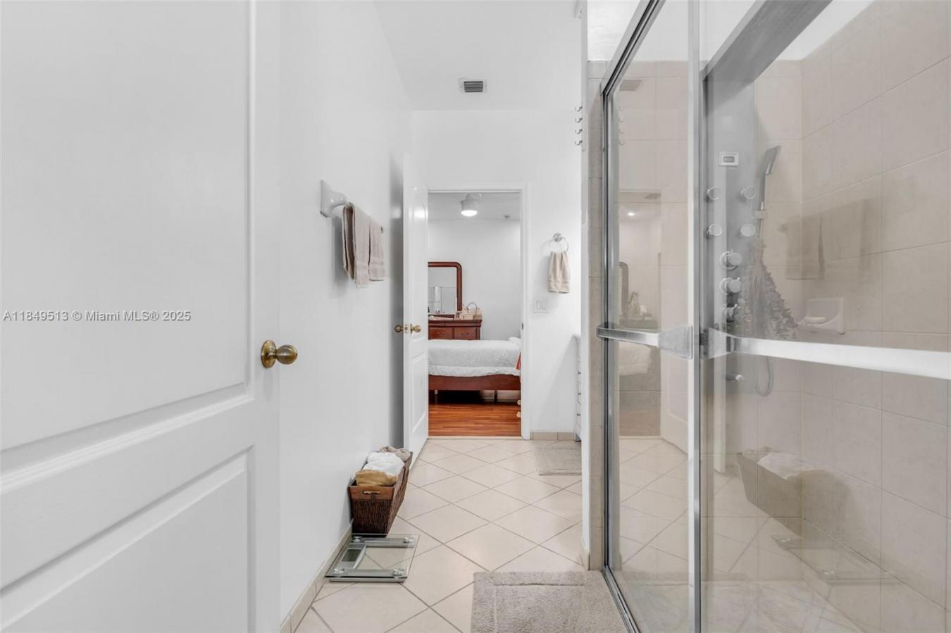 Miami, Miami-Dade County, 33185, United States, 4 Bedrooms Bedrooms, ,3 BathroomsBathrooms,Residential,For Sale,1910059