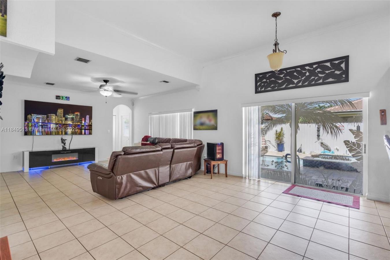 Miami, Miami-Dade County, 33185, United States, 4 Bedrooms Bedrooms, ,3 BathroomsBathrooms,Residential,For Sale,1910059