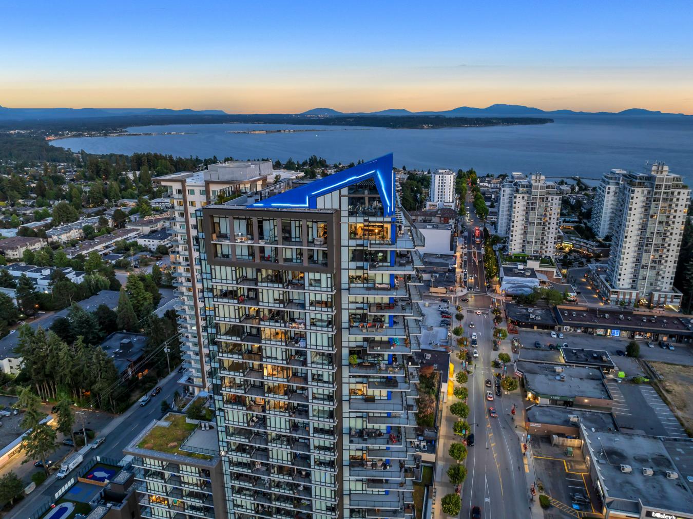 White Rock, BC, V4B 0C5, Canada, 2 Bedrooms Bedrooms, ,2 BathroomsBathrooms,Residential,For Sale,1910041