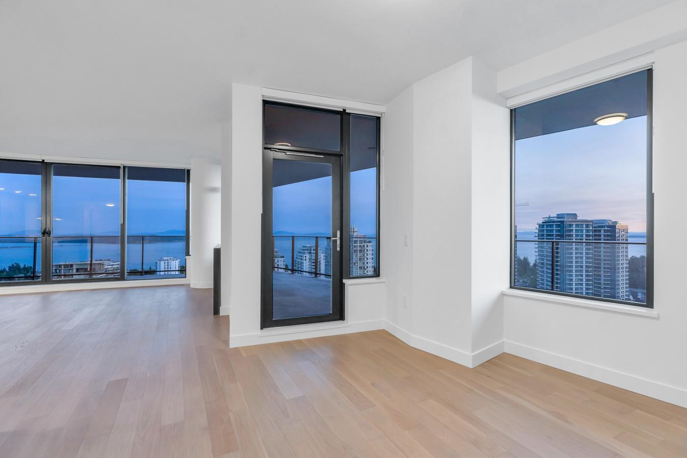 White Rock, BC, V4B 0C5, Canada, 2 Bedrooms Bedrooms, ,2 BathroomsBathrooms,Residential,For Sale,1910041
