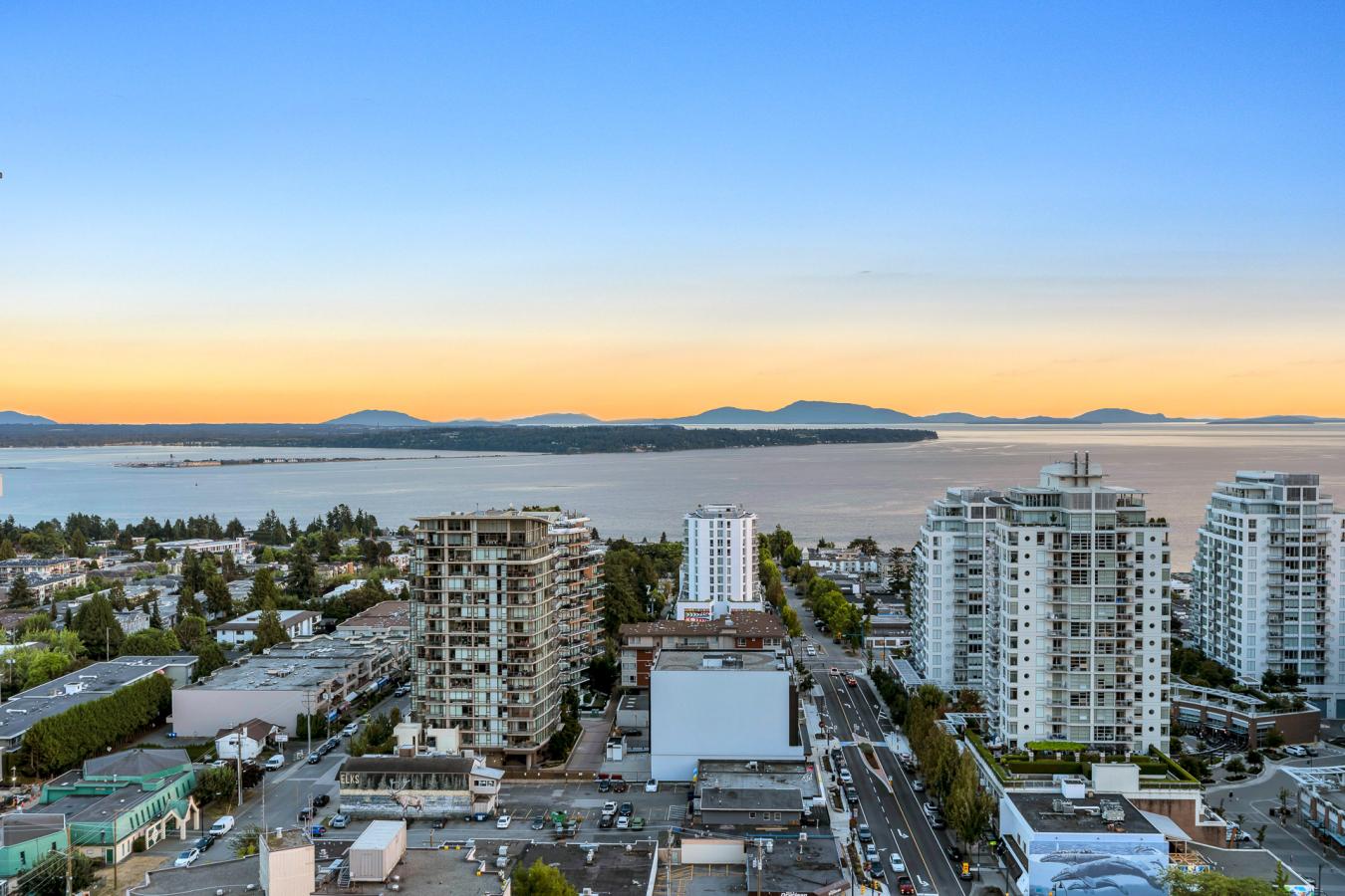 White Rock, BC, V4B 0C5, Canada, 2 Bedrooms Bedrooms, ,2 BathroomsBathrooms,Residential,For Sale,1910041