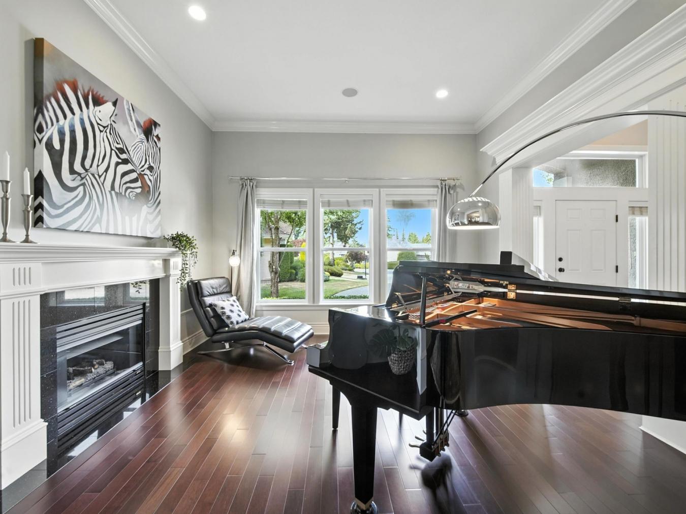 Surrey, BC, V4A 9T7, Canada, 6 Bedrooms Bedrooms, ,5 BathroomsBathrooms,Residential,For Sale,1910040