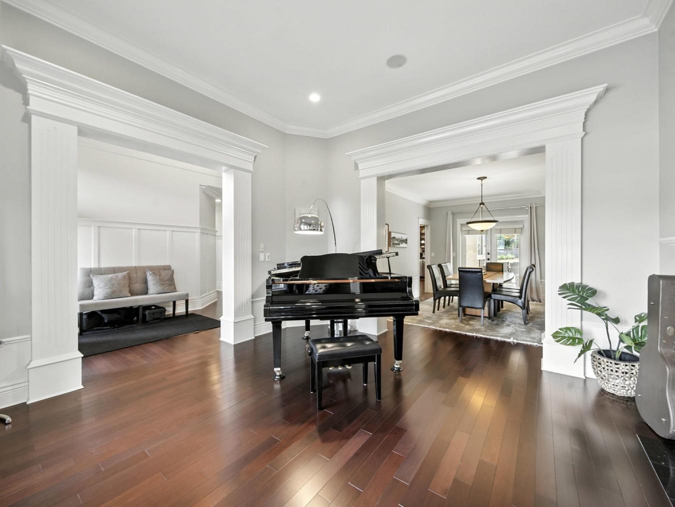 Surrey, BC, V4A 9T7, Canada, 6 Bedrooms Bedrooms, ,5 BathroomsBathrooms,Residential,For Sale,1910040