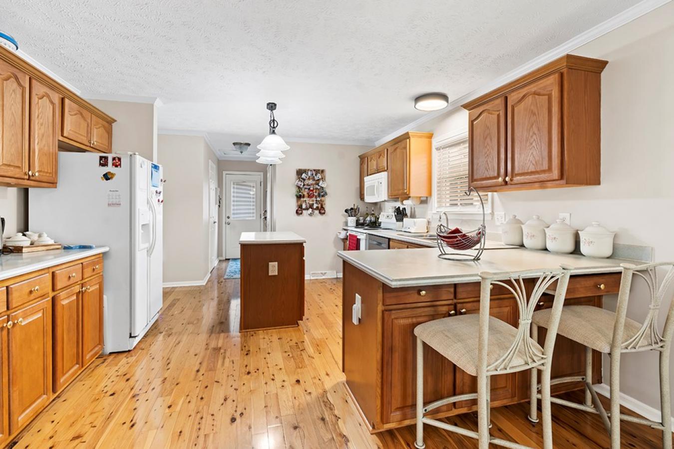 Chappells, Newberry, 29037, United States, 4 Bedrooms Bedrooms, ,2 BathroomsBathrooms,Residential,For Sale,1910039