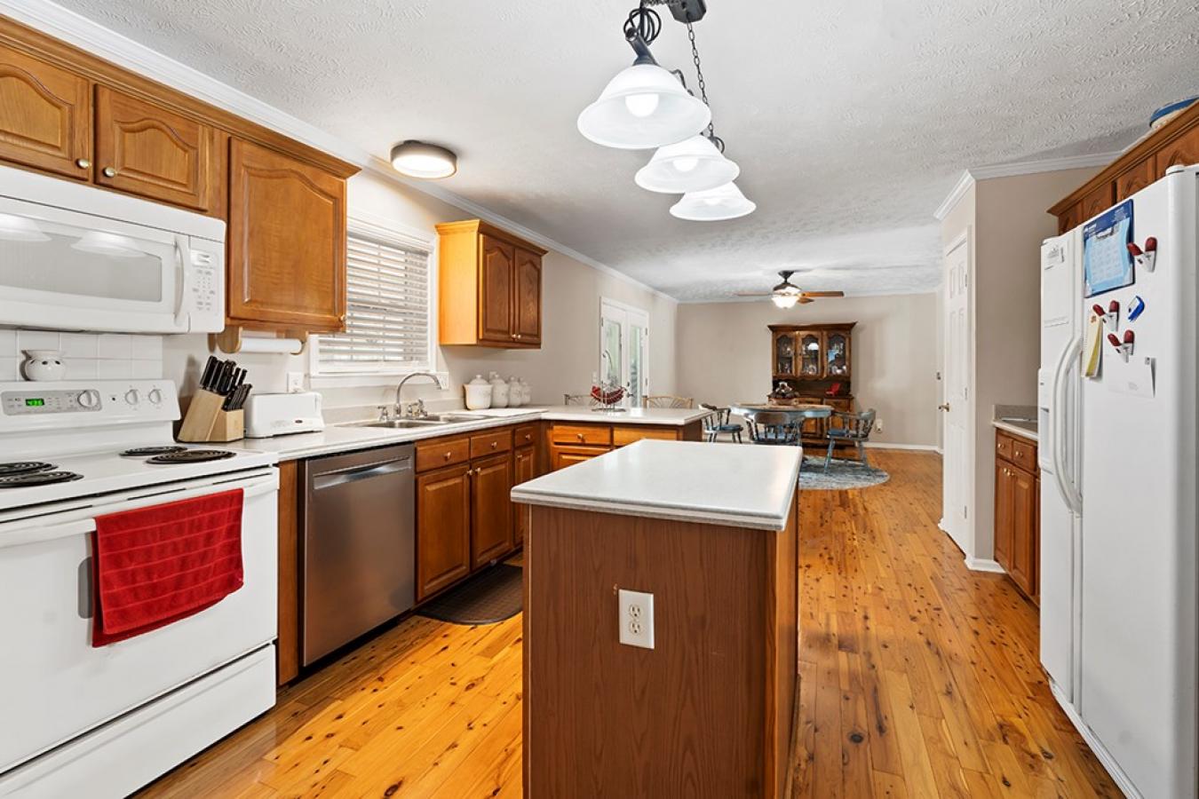 Chappells, Newberry, 29037, United States, 4 Bedrooms Bedrooms, ,2 BathroomsBathrooms,Residential,For Sale,1910039