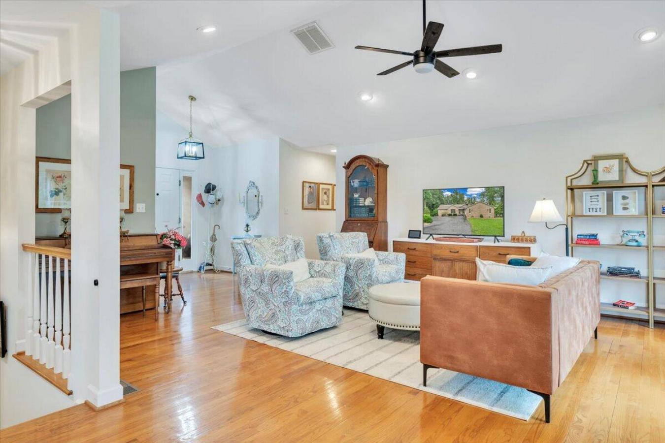 Huddleston, Bedford County, 24104, United States, 4 Bedrooms Bedrooms, ,3 BathroomsBathrooms,Residential,For Sale,1912967