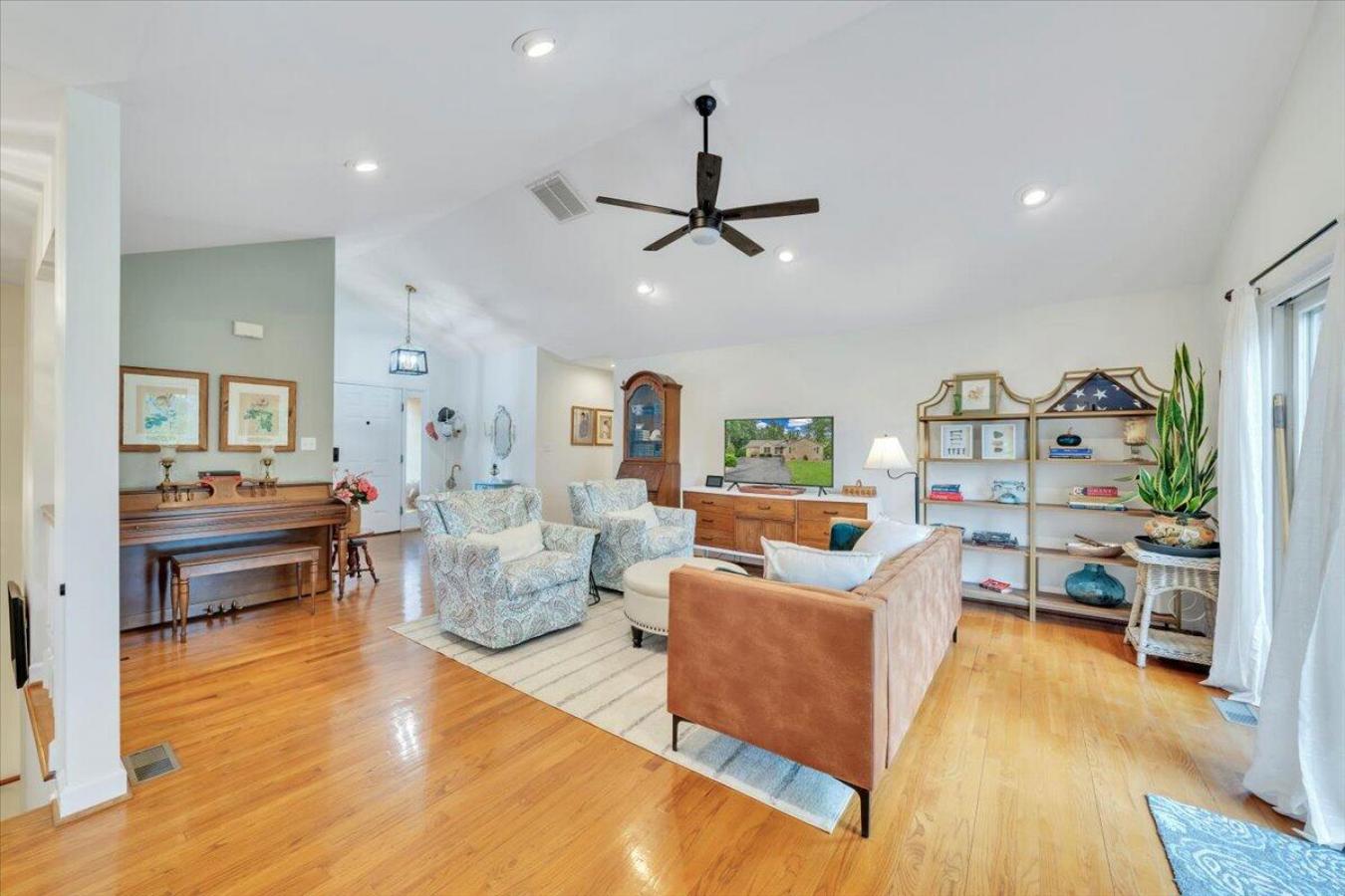 Huddleston, Bedford County, 24104, United States, 4 Bedrooms Bedrooms, ,3 BathroomsBathrooms,Residential,For Sale,1912967