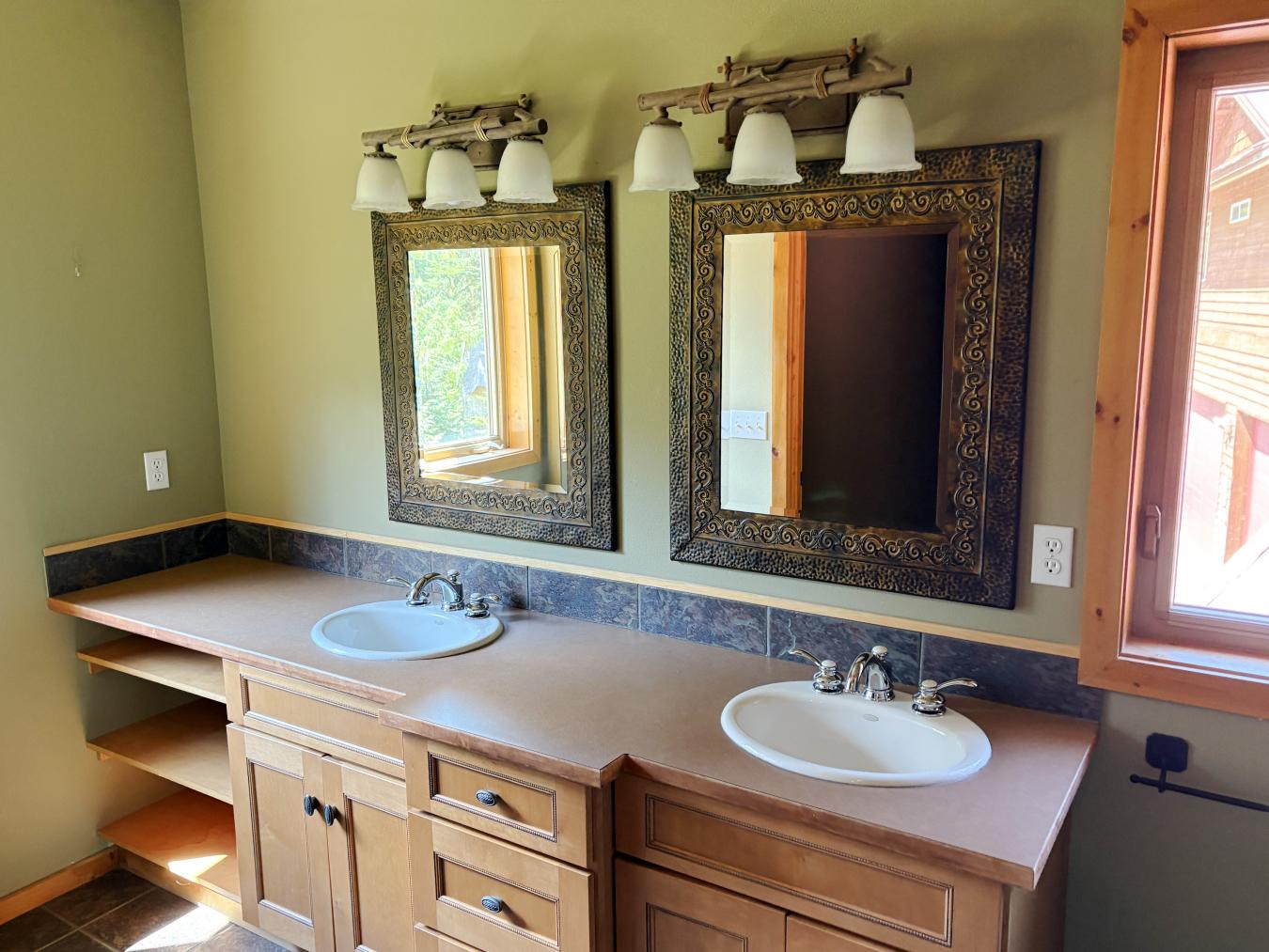 Easton, Kittitas, 98925, United States, 4 Bedrooms Bedrooms, ,4 BathroomsBathrooms,Residential,For Sale,1912966