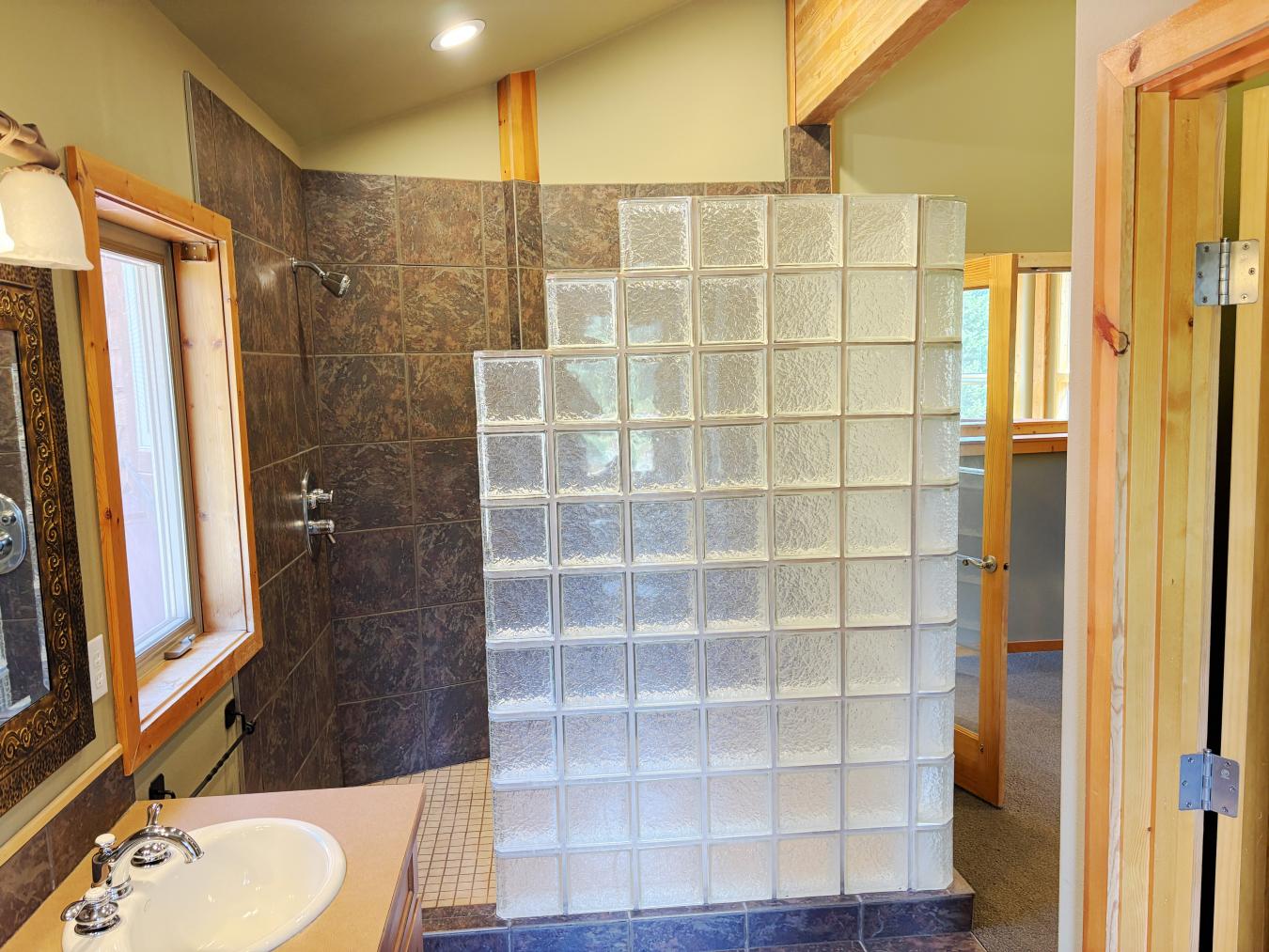 Easton, Kittitas, 98925, United States, 4 Bedrooms Bedrooms, ,4 BathroomsBathrooms,Residential,For Sale,1912966