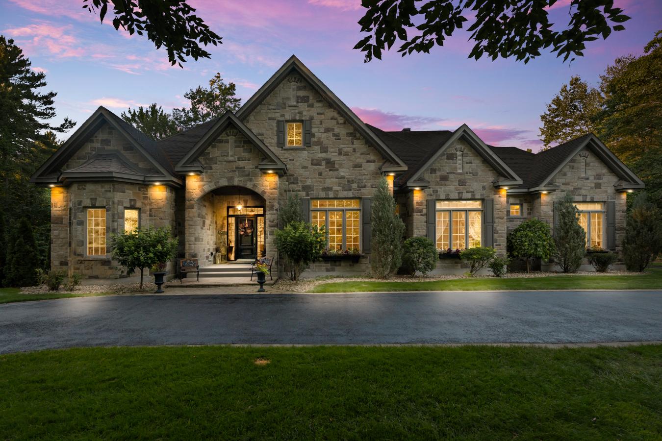 Saint-Lazare, QC, J7T 3L5, Canada, 5 Bedrooms Bedrooms, ,4 BathroomsBathrooms,Residential,For Sale,1912965