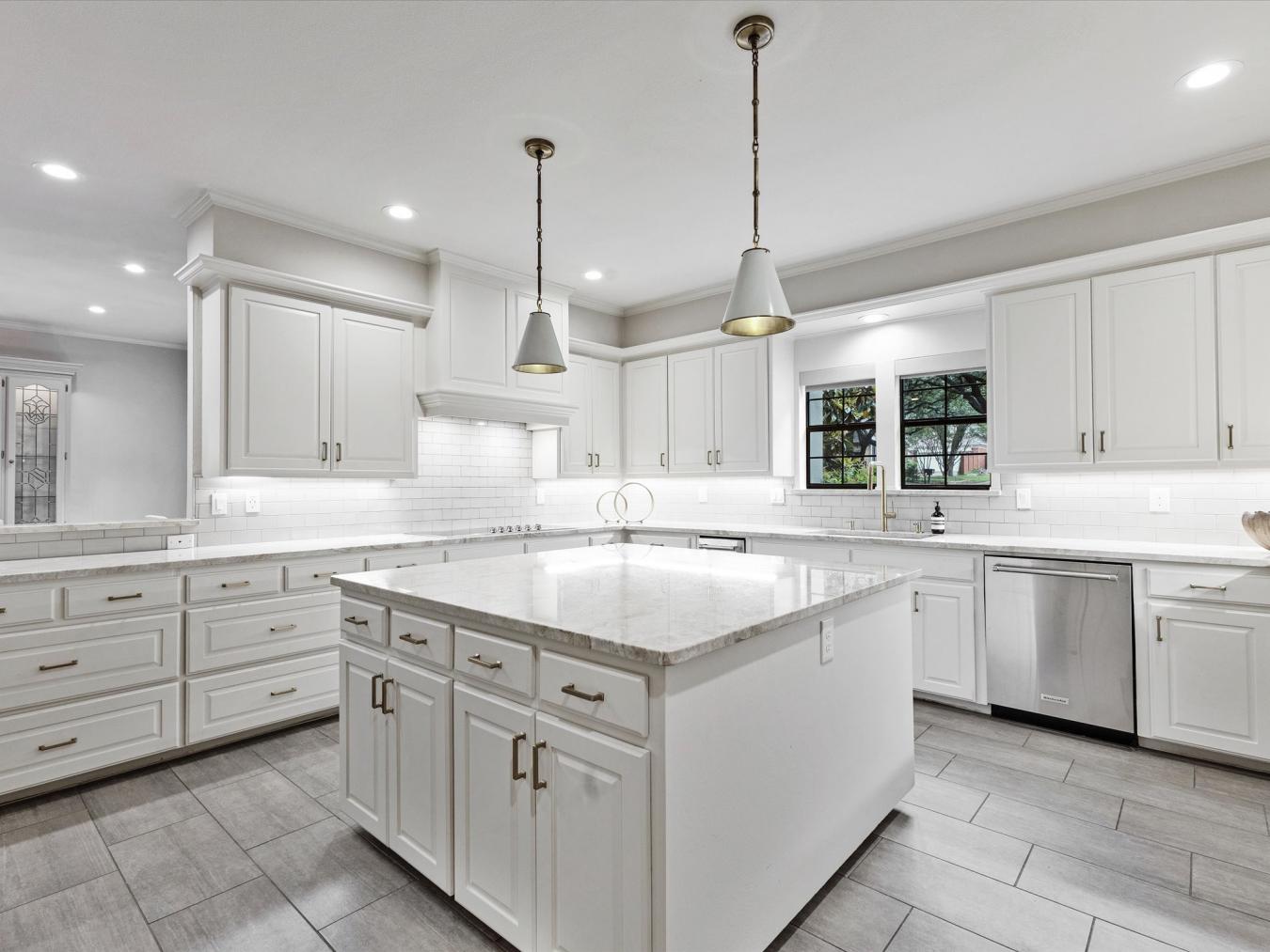 Dallas, Dallas, 75225, United States, 4 Bedrooms Bedrooms, ,5 BathroomsBathrooms,Residential,For Sale,1912964