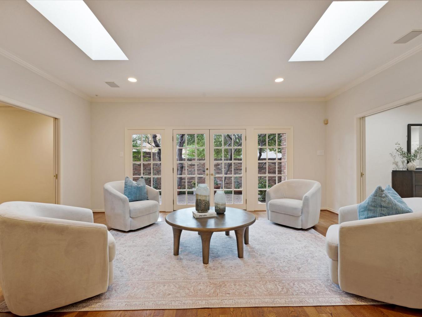 Dallas, Dallas, 75225, United States, 4 Bedrooms Bedrooms, ,5 BathroomsBathrooms,Residential,For Sale,1912964