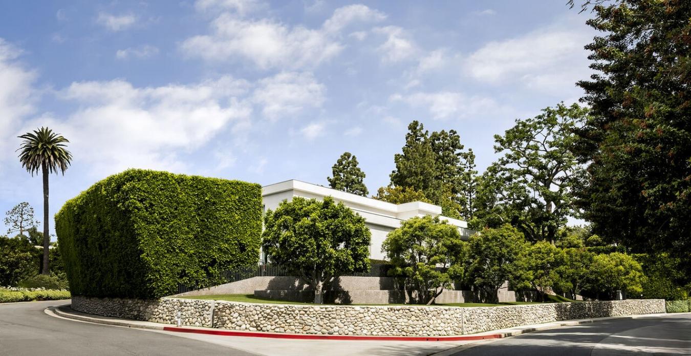 Beverly Hills, California, 90210, United States, 9 Bedrooms Bedrooms, ,13 BathroomsBathrooms,Residential,For Sale,1912959