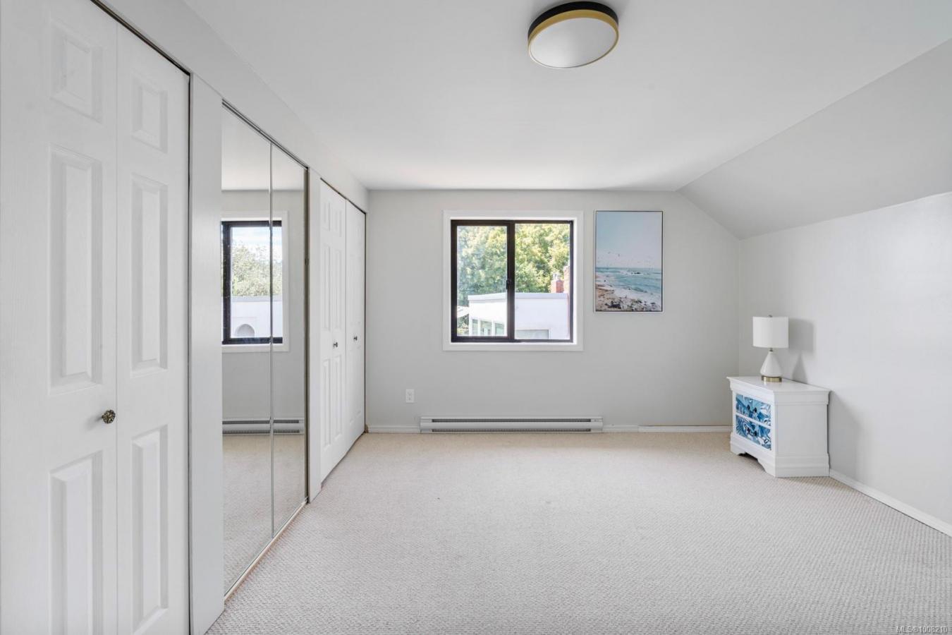 Saanich, Capital Regional District, V8N 4G3, Canada, 4 Bedrooms Bedrooms, ,4 BathroomsBathrooms,Residential,For Sale,1912955