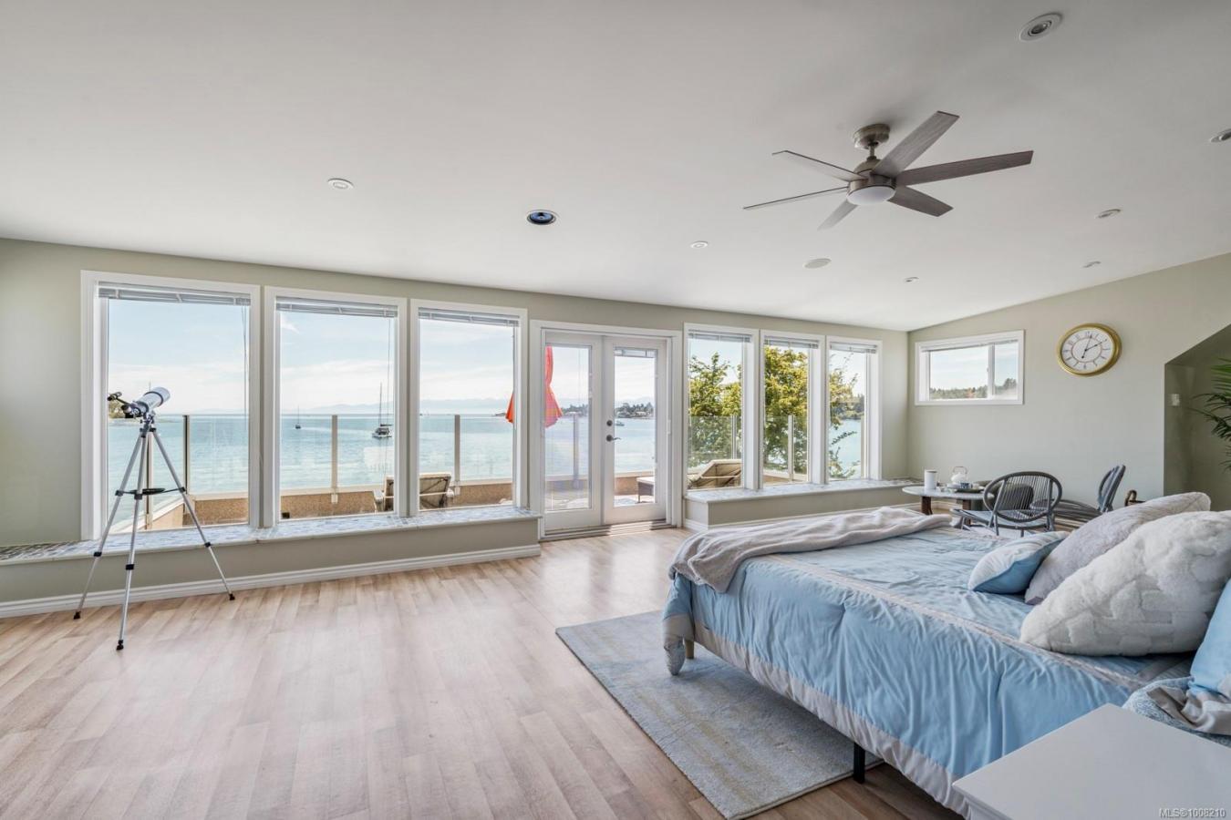 Saanich, Capital Regional District, V8N 4G3, Canada, 4 Bedrooms Bedrooms, ,4 BathroomsBathrooms,Residential,For Sale,1912955