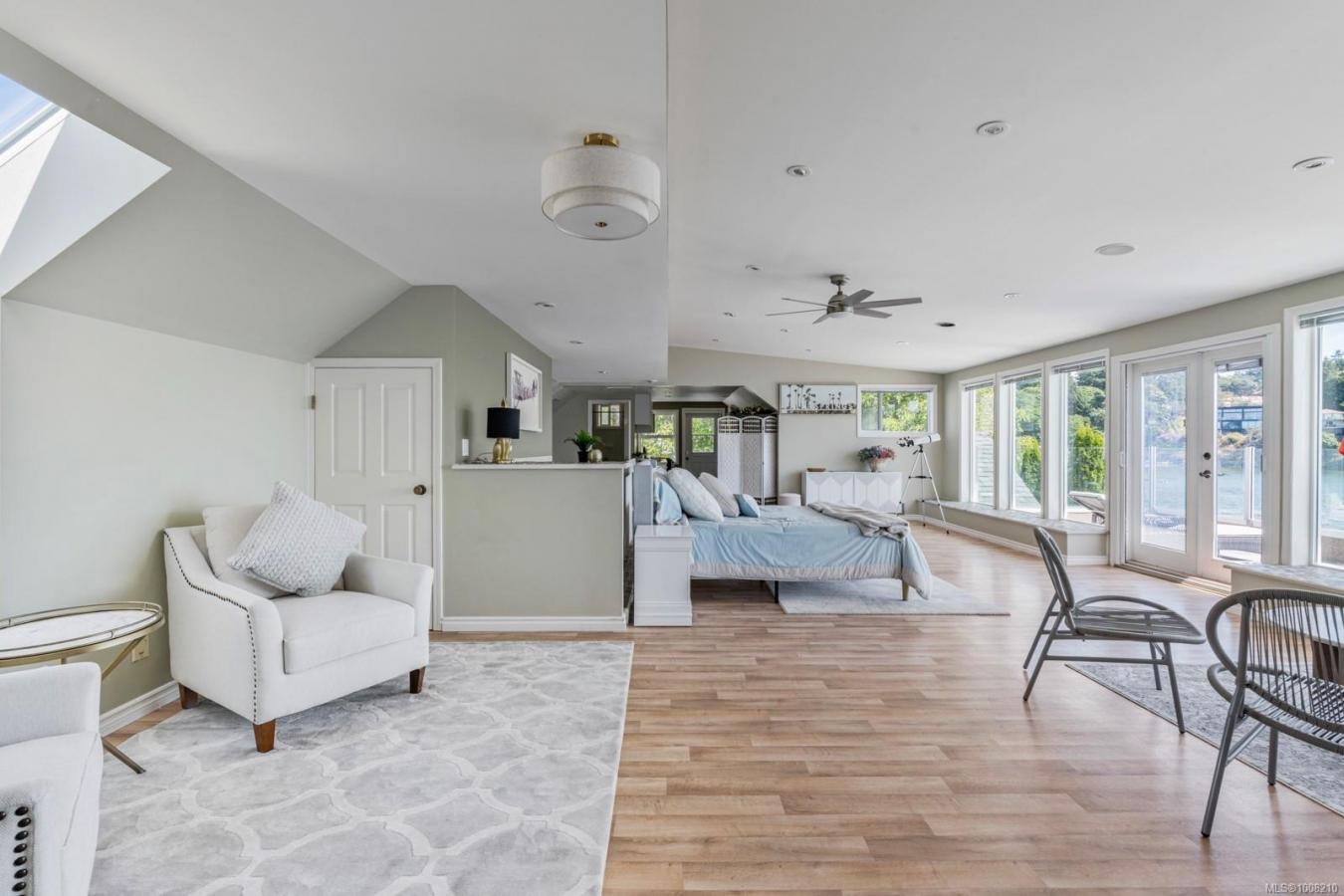 Saanich, Capital Regional District, V8N 4G3, Canada, 4 Bedrooms Bedrooms, ,4 BathroomsBathrooms,Residential,For Sale,1912955