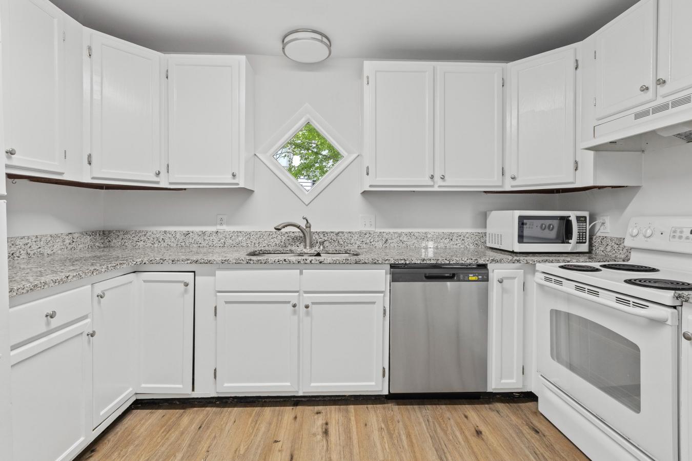 Charleston, Charleston, 29403, United States, ,Residential,For Sale,1912948