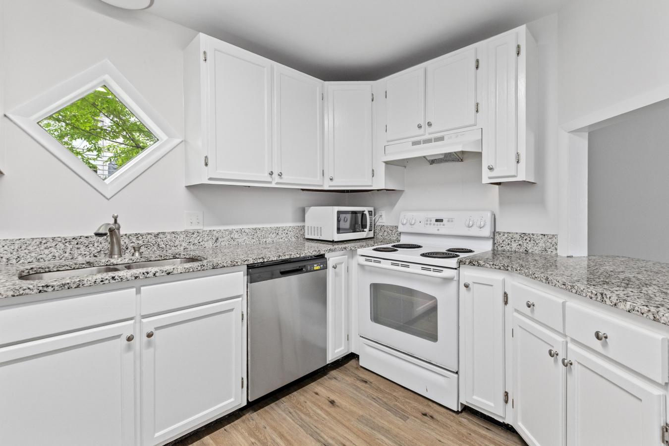 Charleston, Charleston, 29403, United States, ,Residential,For Sale,1912948
