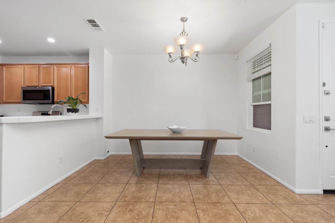 Upland, California, 91786, United States, 3 Bedrooms Bedrooms, ,2 BathroomsBathrooms,Residential,For Sale,1912944