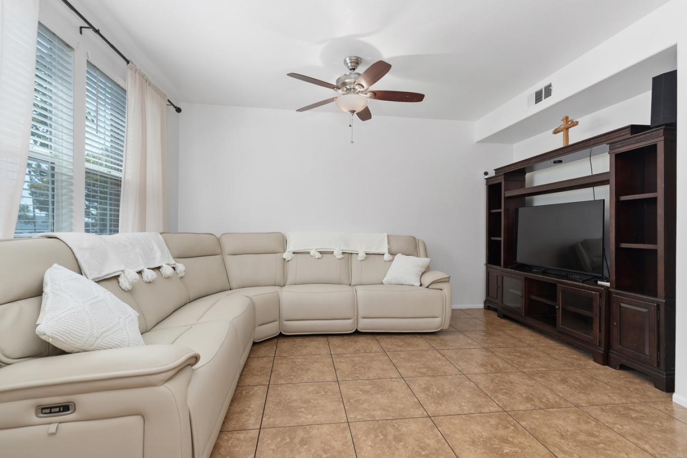 Upland, California, 91786, United States, 3 Bedrooms Bedrooms, ,2 BathroomsBathrooms,Residential,For Sale,1912944