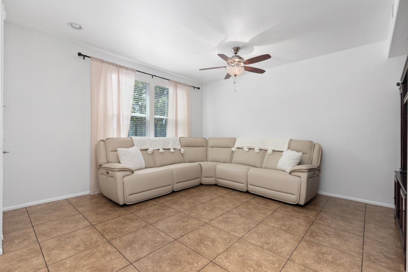 Upland, California, 91786, United States, 3 Bedrooms Bedrooms, ,2 BathroomsBathrooms,Residential,For Sale,1912944