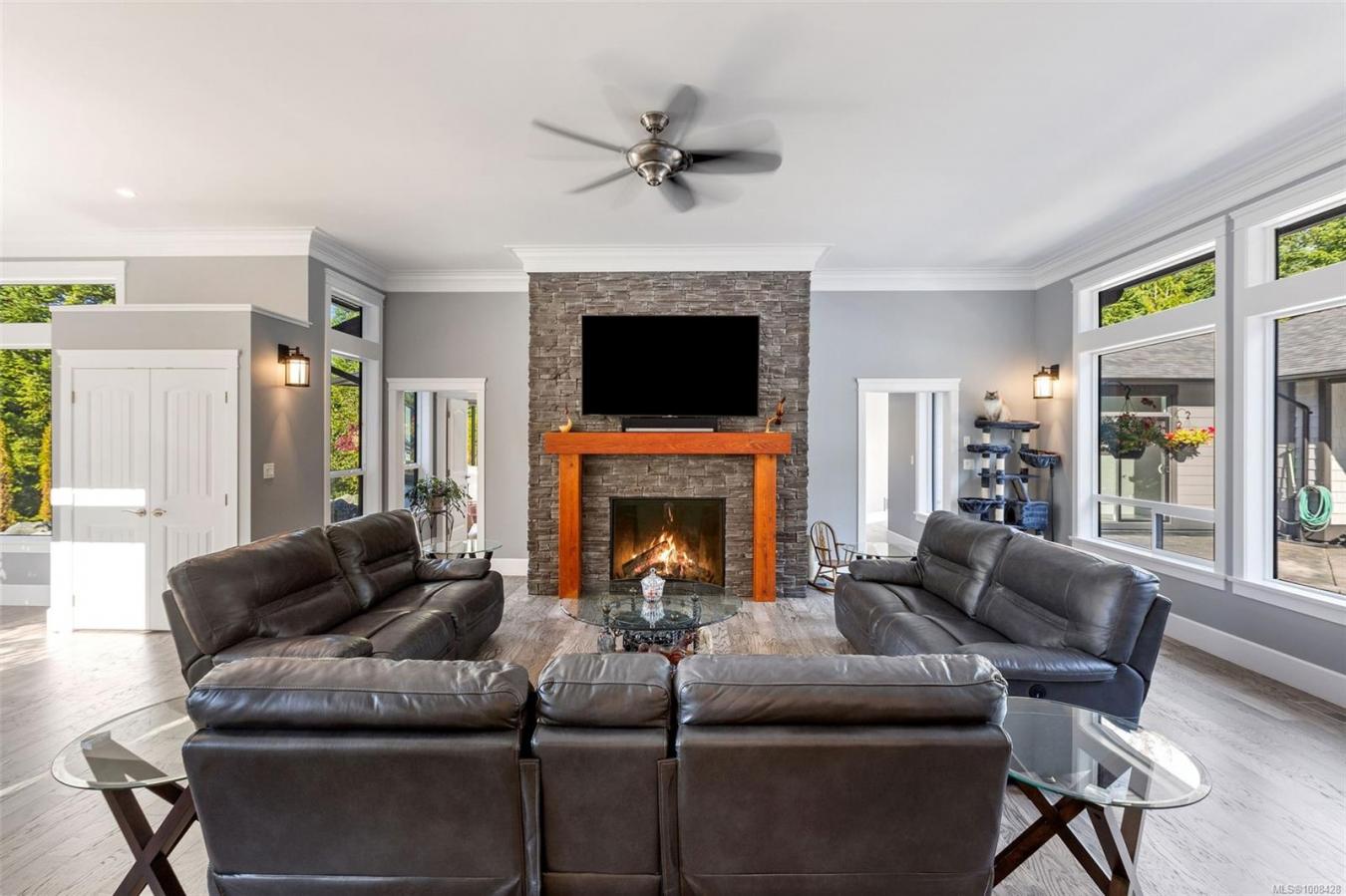 Shawnigan Lake, Cowichan Valley Regional District, V0R 2W1, Canada, 5 Bedrooms Bedrooms, ,5 BathroomsBathrooms,Residential,For Sale,1912942