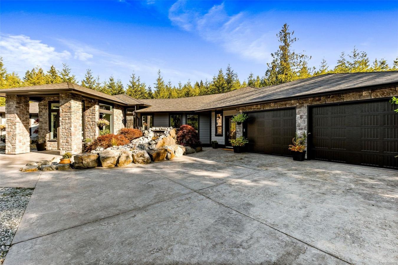 Shawnigan Lake, Cowichan Valley Regional District, V0R 2W1, Canada, 5 Bedrooms Bedrooms, ,5 BathroomsBathrooms,Residential,For Sale,1912942