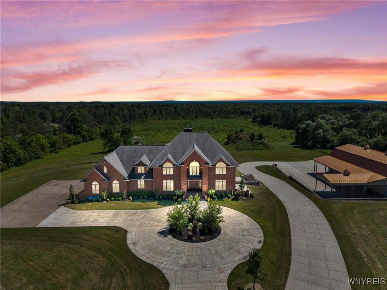 Evans, Erie, 14047, United States, 6 Bedrooms Bedrooms, ,7 BathroomsBathrooms,Residential,For Sale,1912938