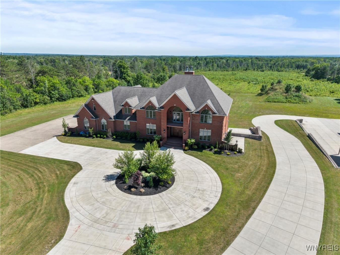 Evans, Erie, 14047, United States, 6 Bedrooms Bedrooms, ,7 BathroomsBathrooms,Residential,For Sale,1912938