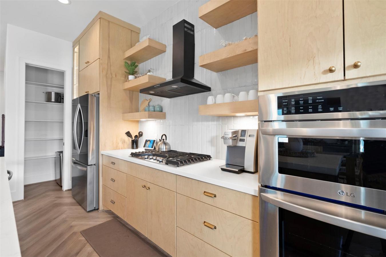 Galveston, Galveston, 77554, United States, 5 Bedrooms Bedrooms, ,5 BathroomsBathrooms,Residential,For Sale,1912937