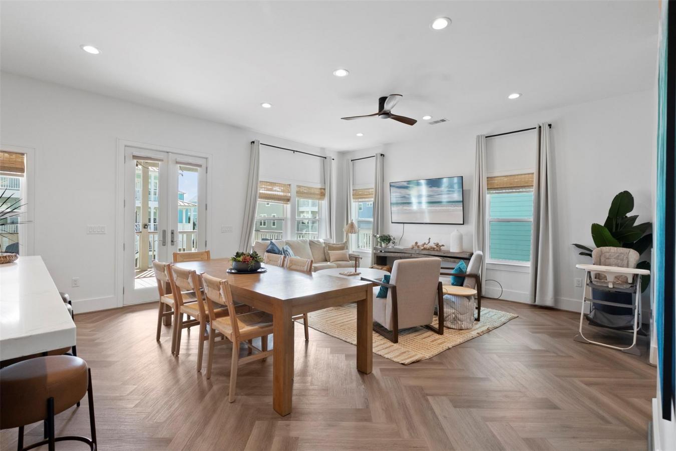 Galveston, Galveston, 77554, United States, 5 Bedrooms Bedrooms, ,5 BathroomsBathrooms,Residential,For Sale,1912937